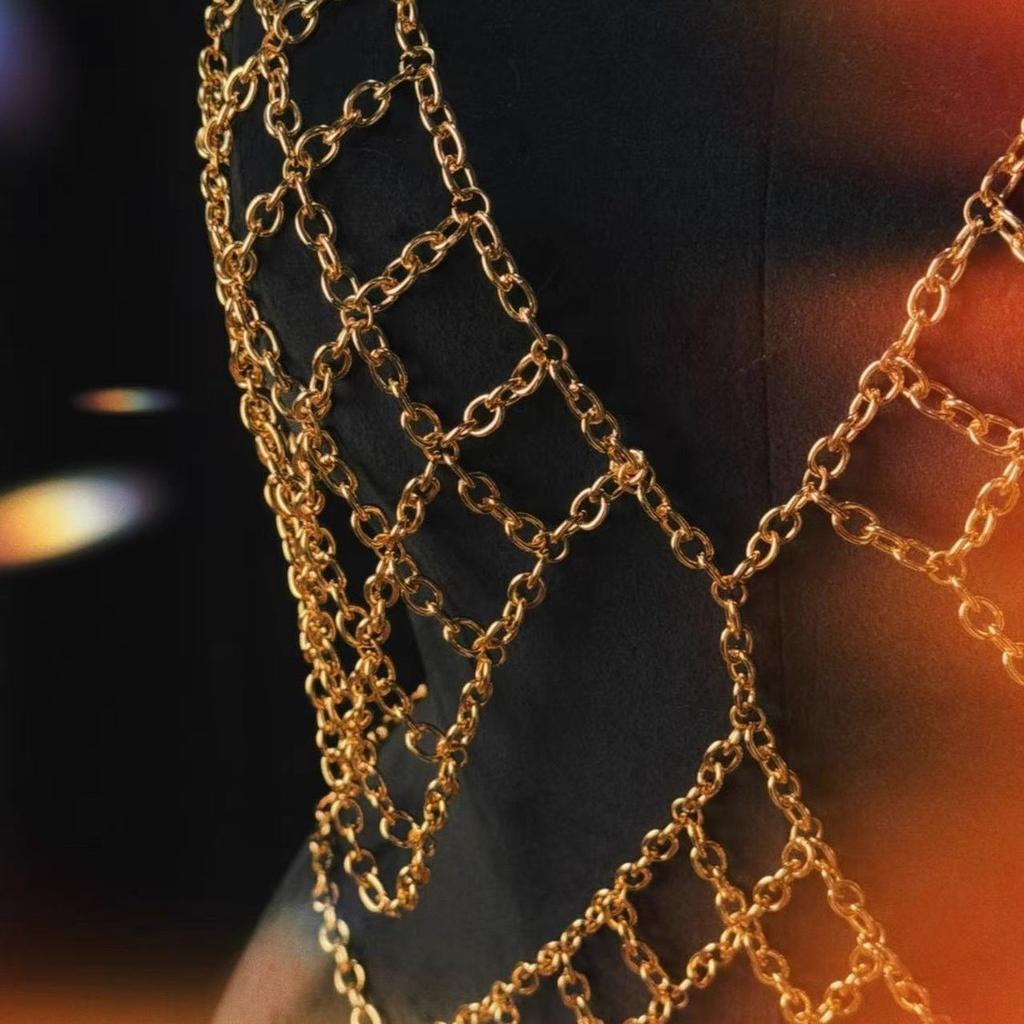 Europäischer und amerikanischer Schmuck Gold- und Silber-Netzkette Brustschmuck Körperkette Metall Hohl Verführung B-6