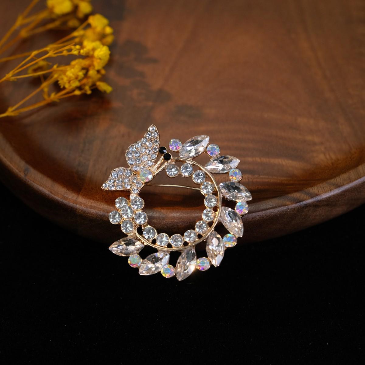 

Елегантна брошка зі стразами: Високоякісна японська та корейська мода кришталева шпилька для шарфа для жінок