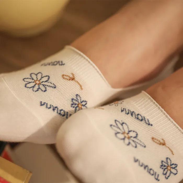 F03_FLUTTERING FLOWERS FAKE SOCKS_blue