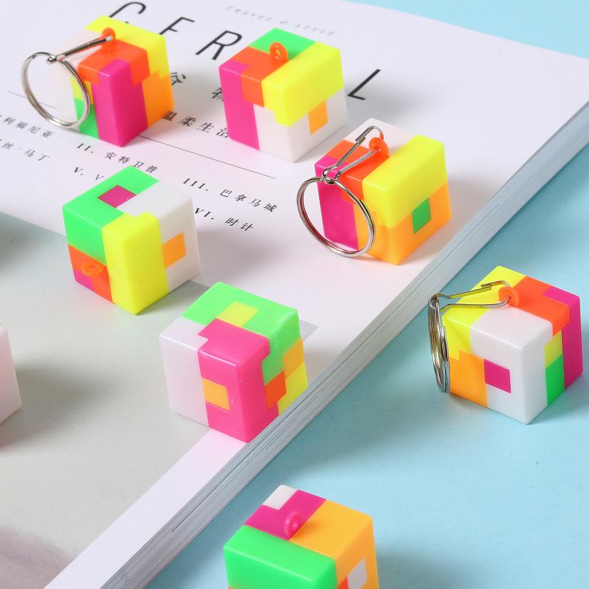 Small Plastic Kongming Lock Pendant: Classic Puzzle Toy for Children and Adults