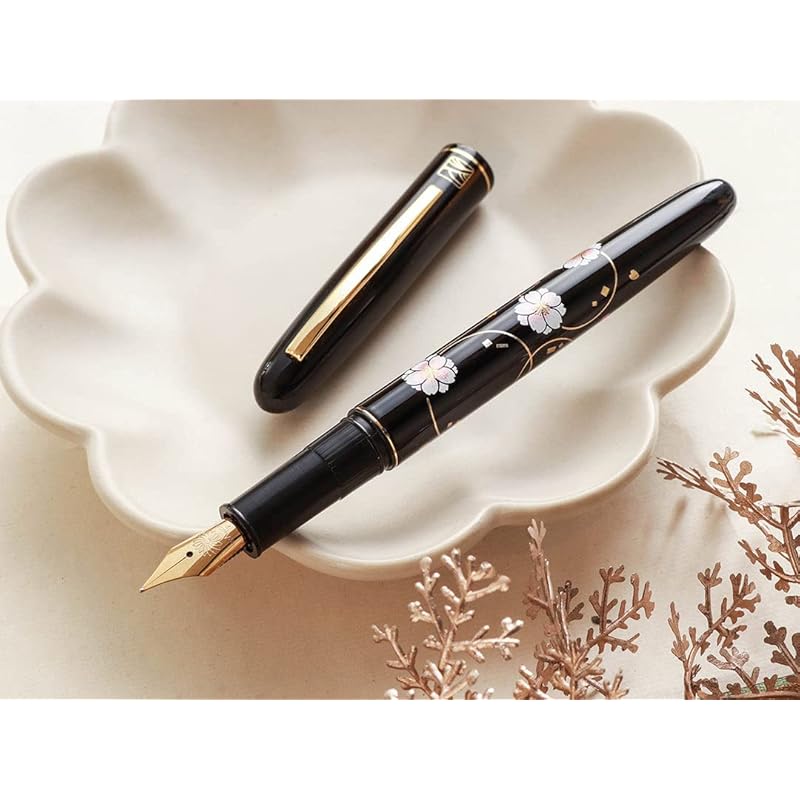 WANCHER Kuretake modern maki-e peony cherry blossom peony cherry blossoms fountain pen Wancher limited edition [Wancher fountain pen] (F fine print)
