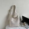 Trendy Woven Bucket Bag: 2025 Early Autumn, Large Capacity, Retro Minimalist Shoulder and Commuter Tote