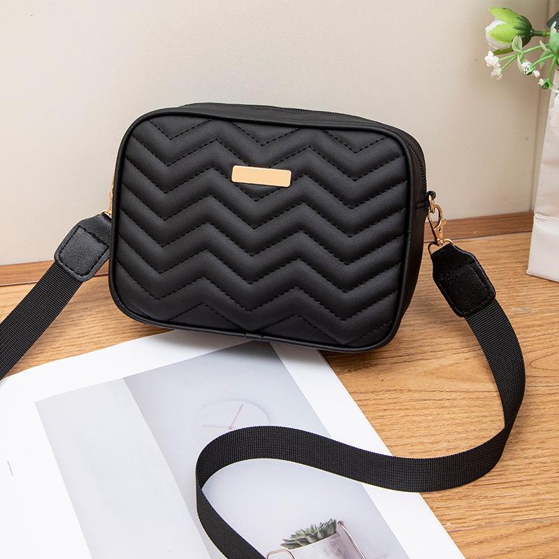Women's Bag Embroidery Thread Bag Fashion Camera Bag Wide Shoulder Strap Simple Shoulder Messenger Bag Women's Bag One Piece