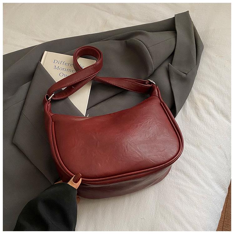 

Нишевый дизайн сумка-пельмень женская 2025 новая корейская версия ретро повседневная на плечо мессенджер сумка для通勤 круассан тренд