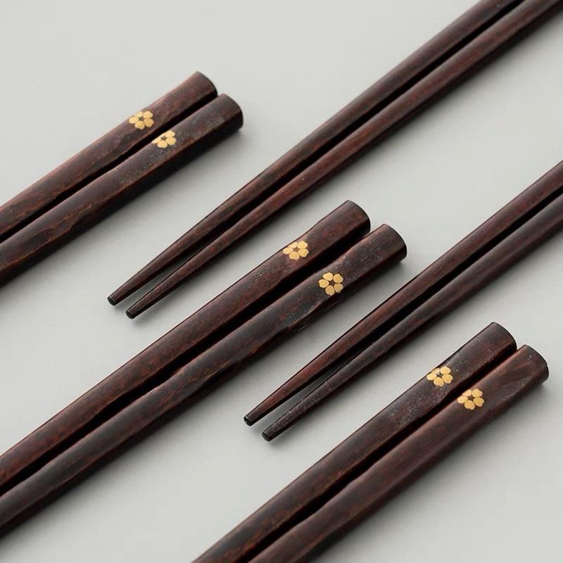 1/5 Pairs Japanese Sushi Chopsticks Natural Wooden Eco-Friendly Reusable Wood Tableware Set Korean Chinese Food Chop Sticks Gift