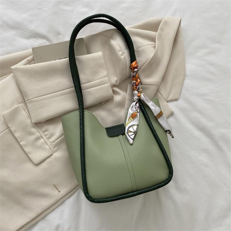 Fashionable Large Capacity Women's Bag Autumn New Fashion Simple Generous Shoulder Tote Commuter Bag Women