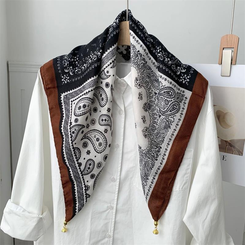 70*70 Square Scarf Retro Print Silk Scarf With Magnetic Buckle Women Neck Scarf All-Match Shawl Headscarf Accessory Gift