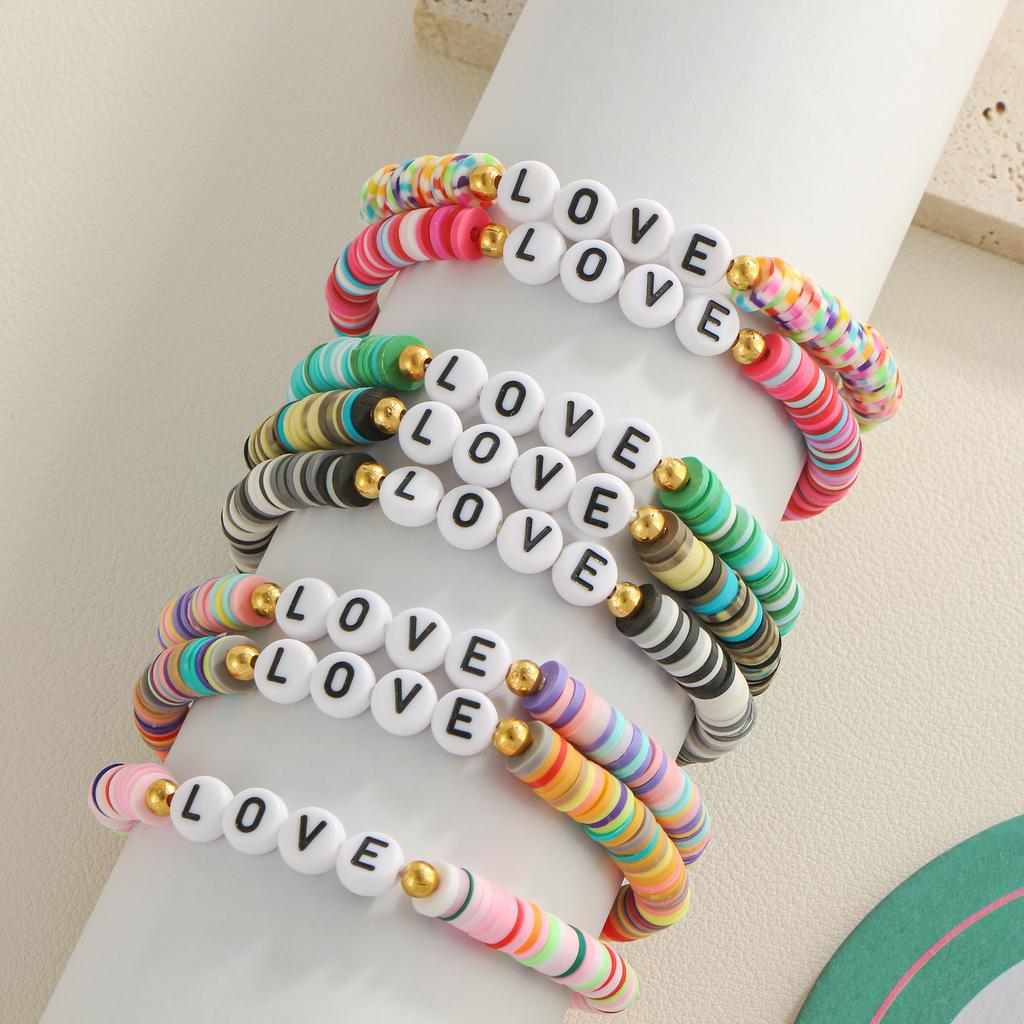 LOVE Letter Buntes Heishi Perlen Stretch Armband Set für Damen Y2K Boho Schmuck Geschenk