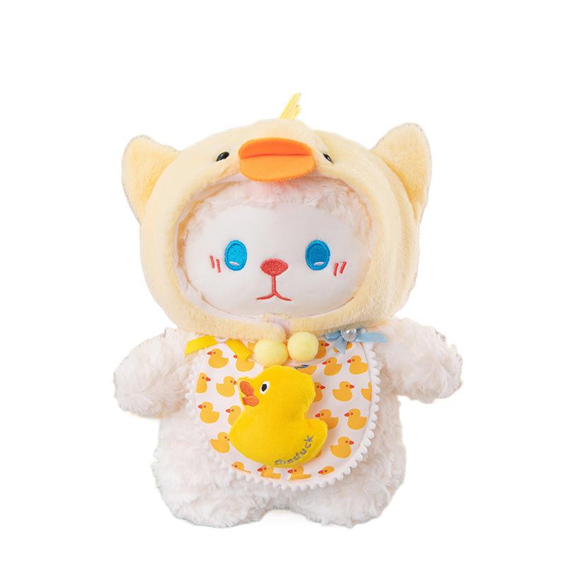 Urocza mała pluszowa lalka owieczka mleczna zamieniona w zestaw lalka w kapeluszu żółtej kaczuszki, aby uspokoić jagnię i spać z lalką