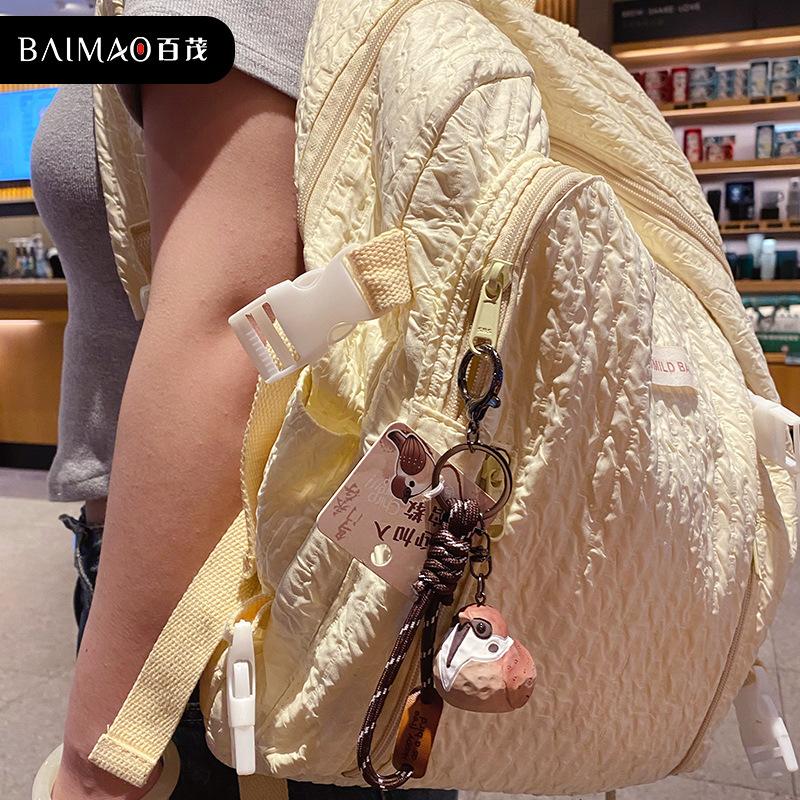 Original wood carving wind bird keychain pendant creative resin pearl bird couple keychain schoolbag pendant