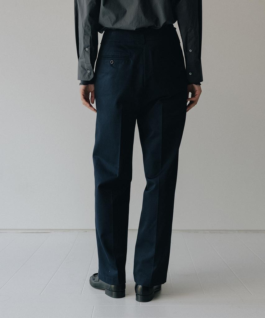 Beullaengkeulumumeon Classic Chino Pants_Navy