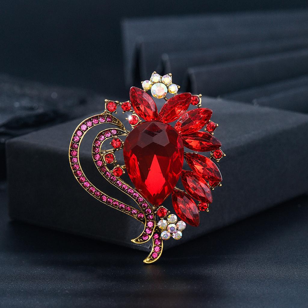 Retro Crystal Susceptible Dress Brooch Personality Versatile High-end Clothing Coat Coat Accessories