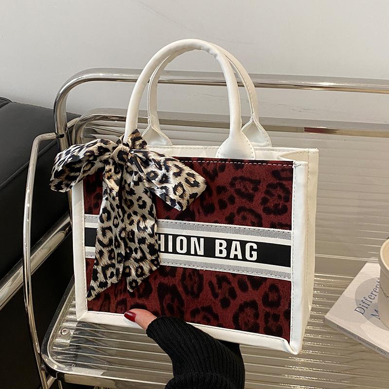 Nové Módní Trendy Tašky  Kabelky s Velkou Kapacitou  Nakupování  Cestování  Tašky přes Rameno  Čtvercové Tašky  Dámské Tašky