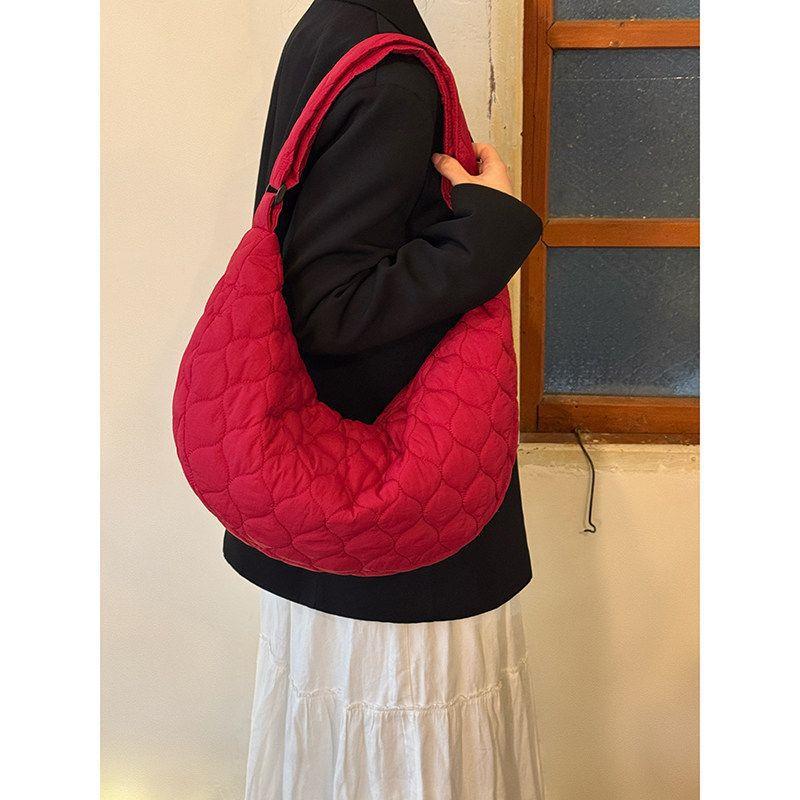 Cotton-filled Dumplings Come with A Large Capacity Casual Commuter Shoulder Bag.