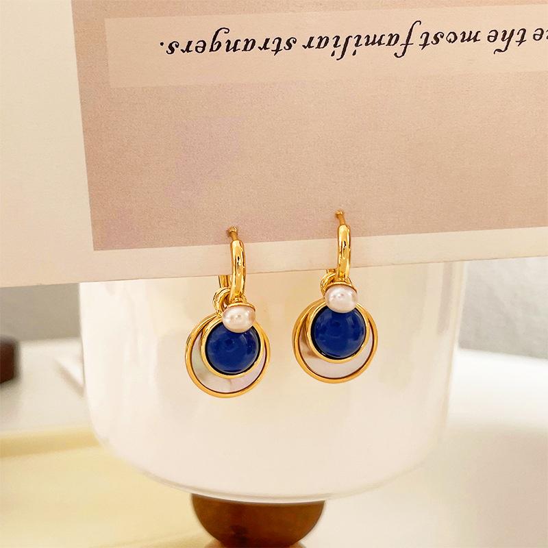 French Retro Shell Earrings: Elegant, Light Luxury Ear Cuffs for Women