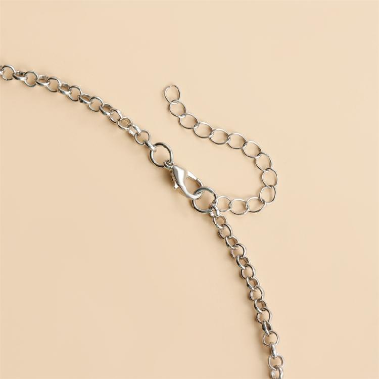 Elegante gotische Vogelschädel-Halskette, die jedem Outfit einen Hauch von Geheimnis verleiht. Modisches gotisches Accessoire mit Legierungstextur.