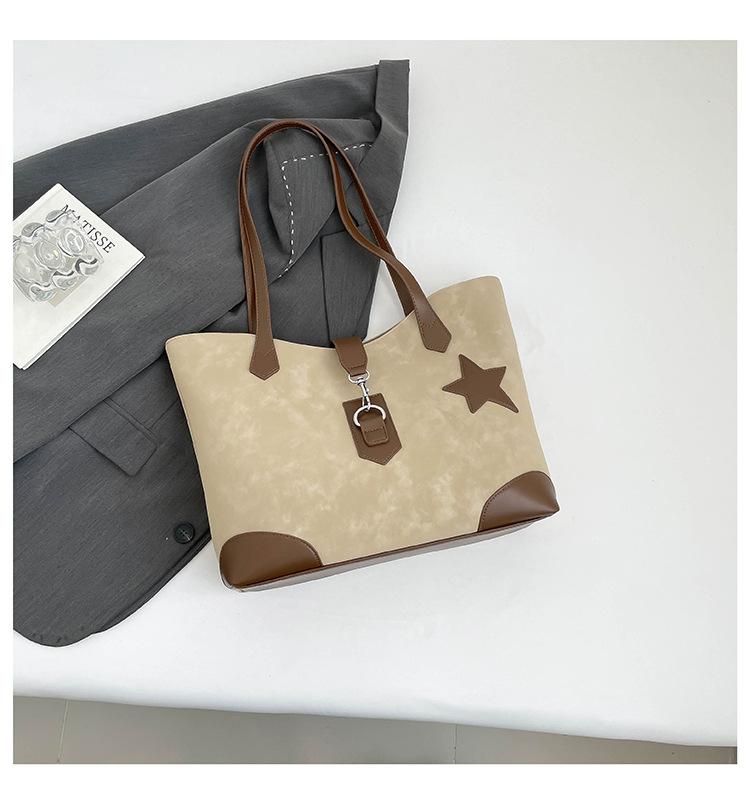 

Retro large-capacity tote bag women s 2025 new fashion super fire shoulder bag simple casual commuter armpit bag хаки