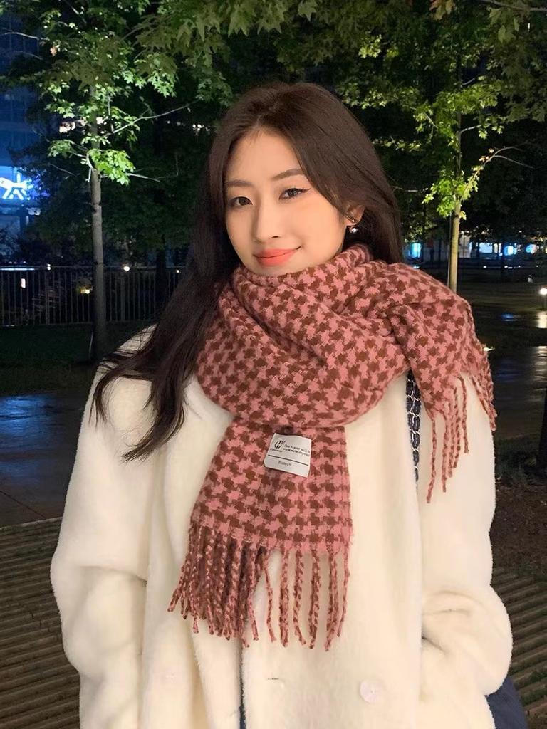 Contrasting color grid scarf women's winter Japanese retro grid scarf warm couple knitted scarf fringed shawl dual-purpose
