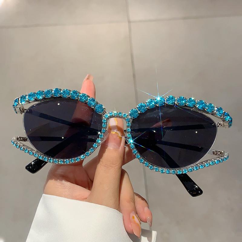 New Cat Eye Sunglasses for Women Stylish Vintage Rhinestones Oval Shades Ins Trendy Luxury Brand Design Lady Eyewear