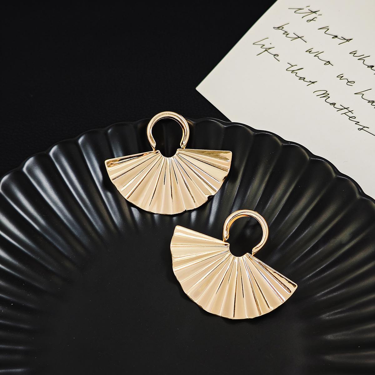 

Серьги цвета золота в преувеличенном винтажном стиле из металла, нежные текстурированные листья, геометрические, неправильной формы, женские, Y2k, циркон