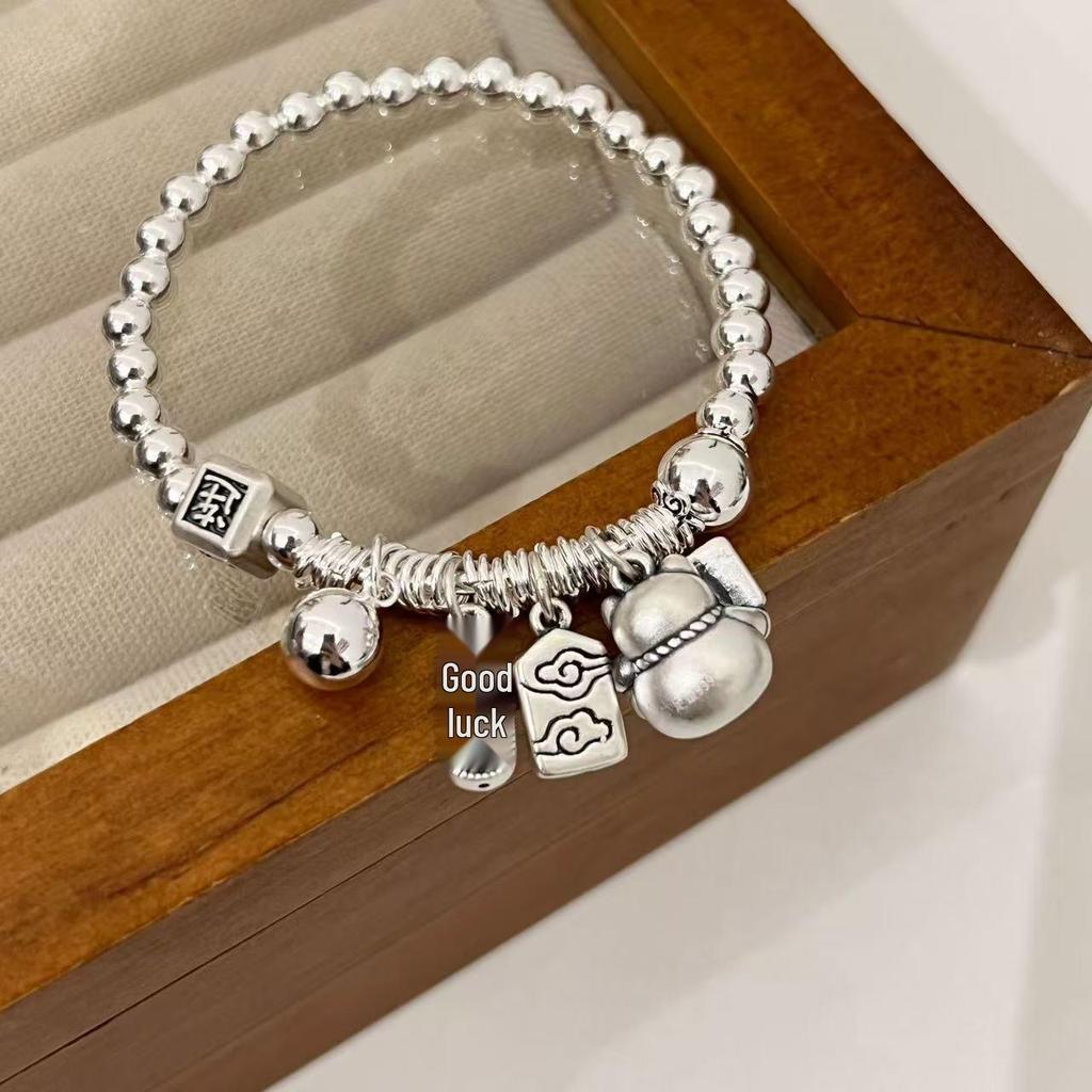 Retro Lucky Cat Bead Bracelet: Women's Fashion for Wealth & Fortune