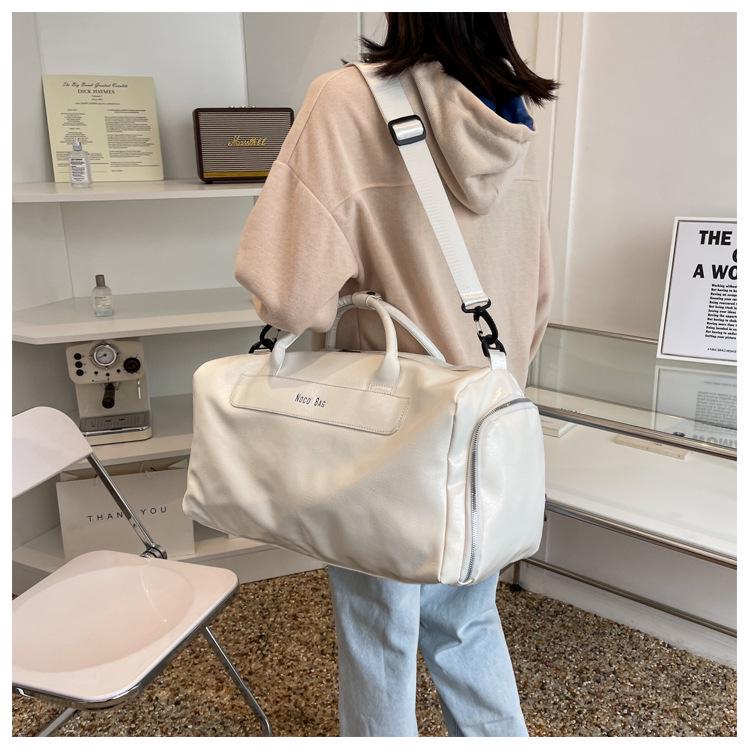 Unisexowa Torba Sportowa Duffle ze Skóry PU na Biznes, Jogę lub Pływanie - Duża Pojemność, Styl do Ręki/na Ramię