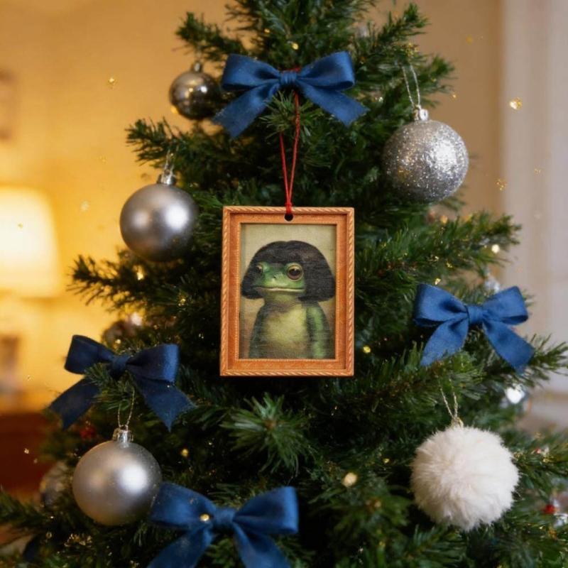Old Fashion Inspired Hanging Ornament Decoration Constructed With Strong Wood Suitable For Vehicles And Indoor Spaces