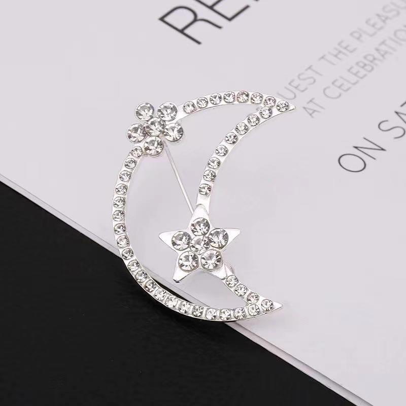 Tulip Pearl Corsage Brooch - Elegant Women's Fashion Pin for Versatile Suit or Coat Accessories.