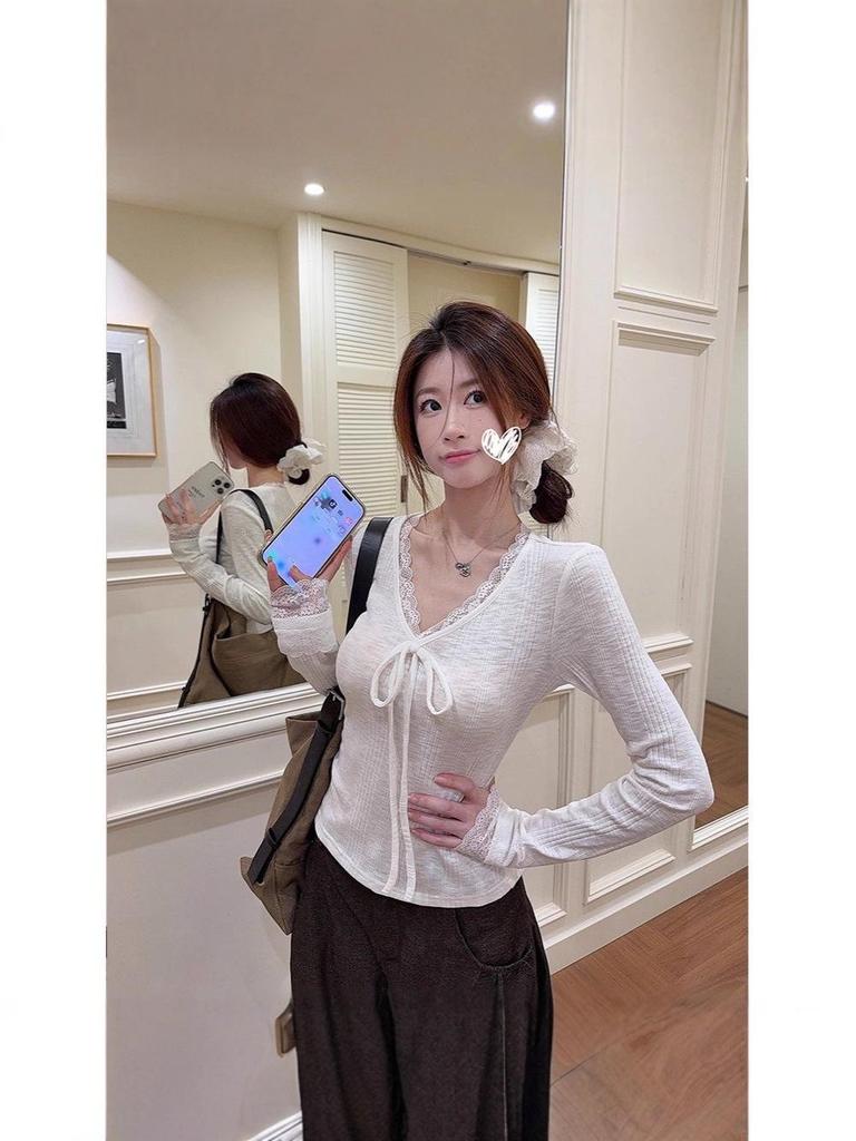Kumikumi Pure Desire White Lace-Up V-Neck T-Shirt for Women - Autumn Slimming Casual Top