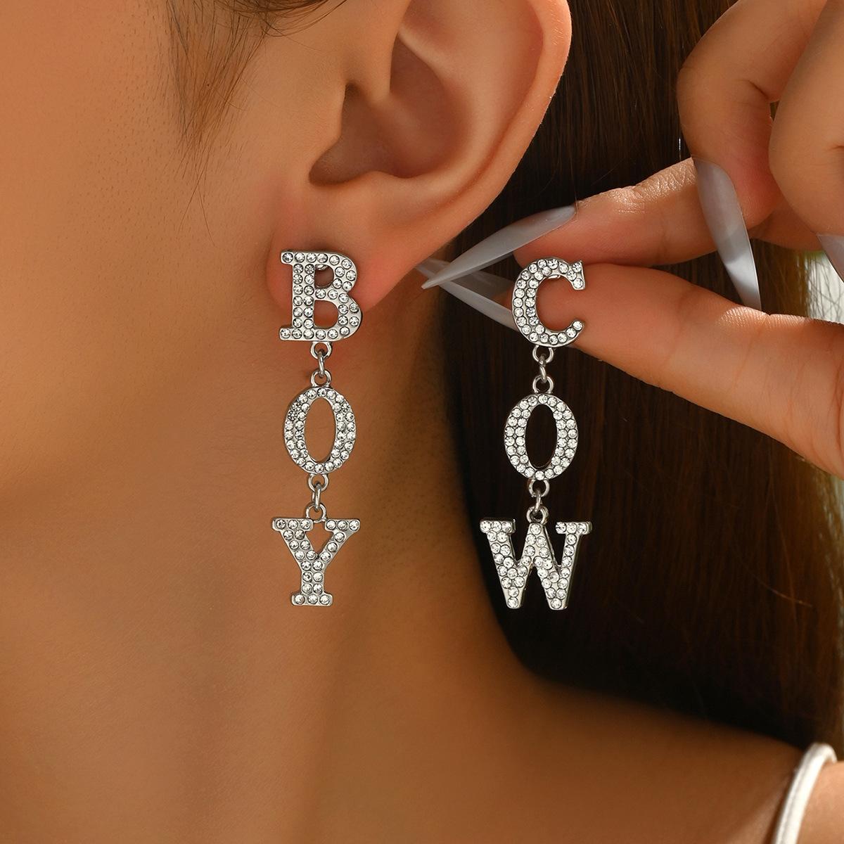 

Серьги нового стиля 2025 года, геометрические серьги-пусеты с бриллиантами в виде английских букв, универсальные серьги в стиле легкой роскоши