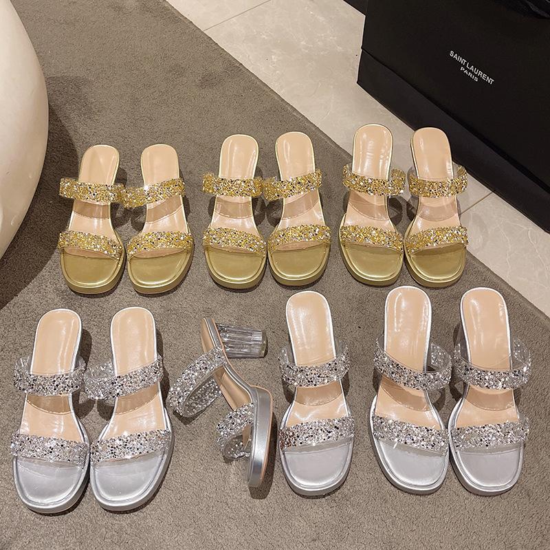 2025 Sommer neue High Heels Kristall dicker Absatz tragen Damen Sandalen Damen Strass transparentes Wort mit coolen Hausschuhen Damen