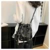 2026 Crossbody-Tasche Damen neu schwere Industrie Lokomotive Stil Nieten Trend Eimerbeutel modische Umhängetasche