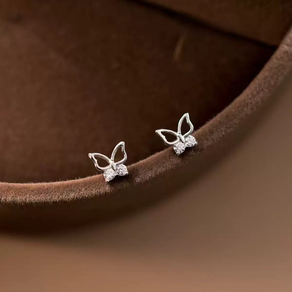 

Screw butterfly stud earrings light luxury earrings new popular niche high-end women s earrings women