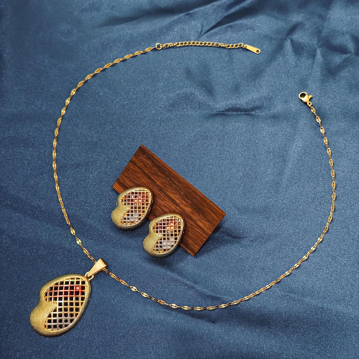 Elegant Retro Geometric Jewelry Set: Hollow Oval and Rhombus Earrings with Necklace