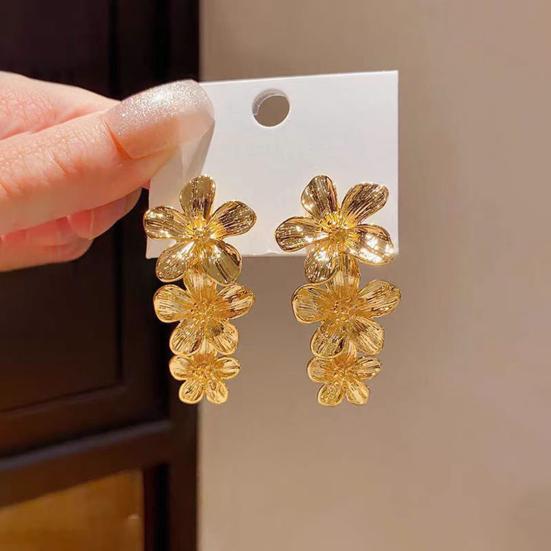 1 Pair Women Drop Earrings Geometric Design Flower Shape Stud Earrings Retro Style Shiny Texture Earrings