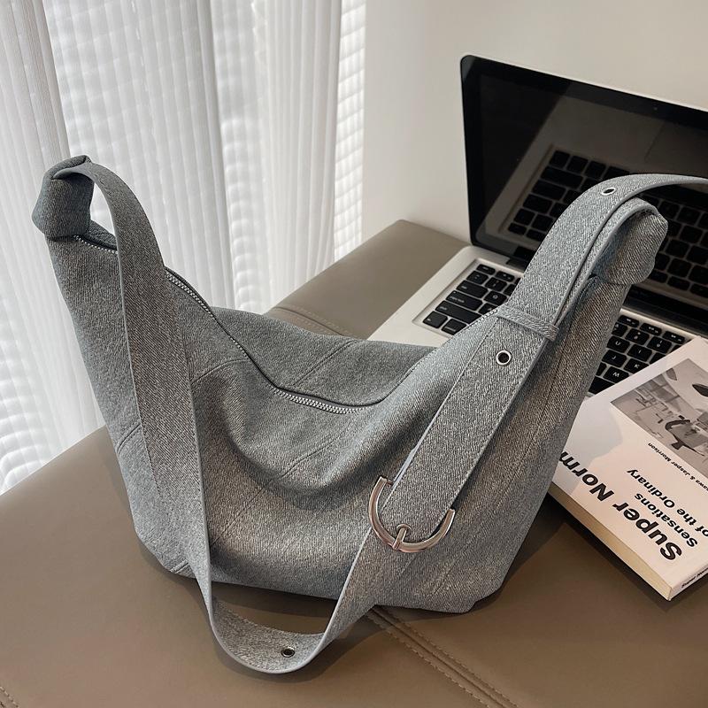 Lazy Wind Big Bag Women 2025 New Fashion Large Capacity Versatile Dumpling Bag Casual Mori Simple Messenger Bag