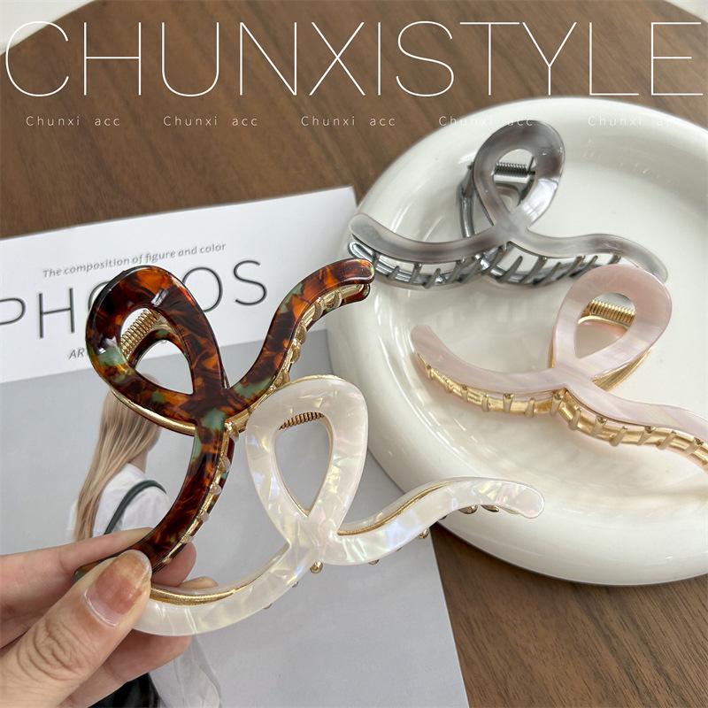Luxury Women's Large Hair Claw Clip - New 2023 Celebrity Style Shark Headpiece