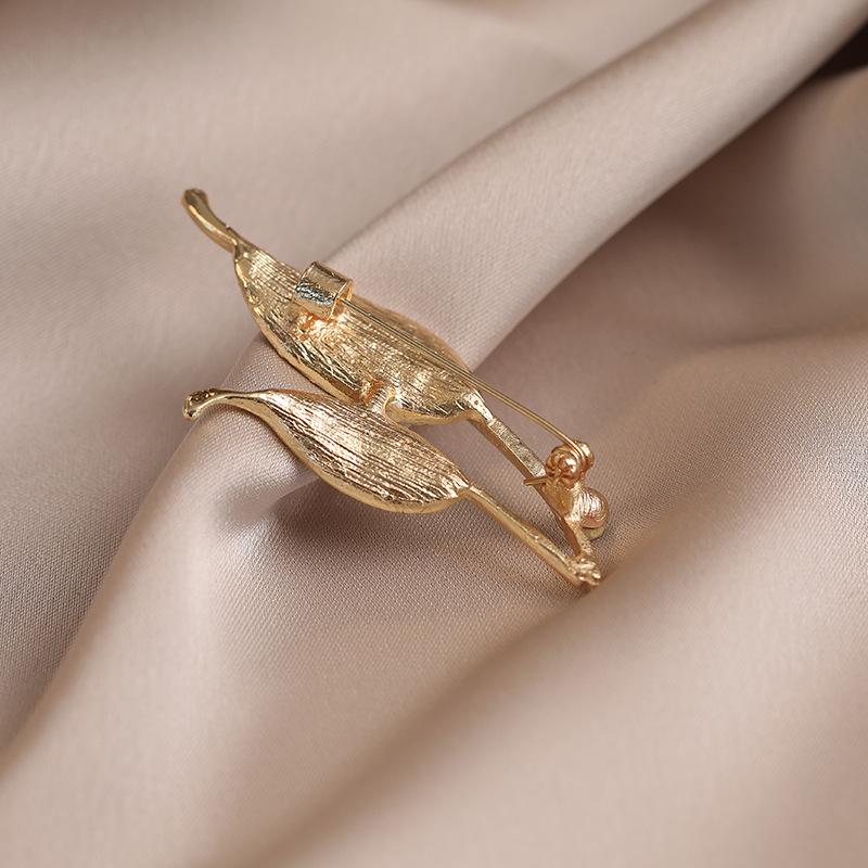Elegant Leaf Brooch High-end Women's Versatile Diamond-encrusted Brooch High-end and Light Luxury Brooch Accessory