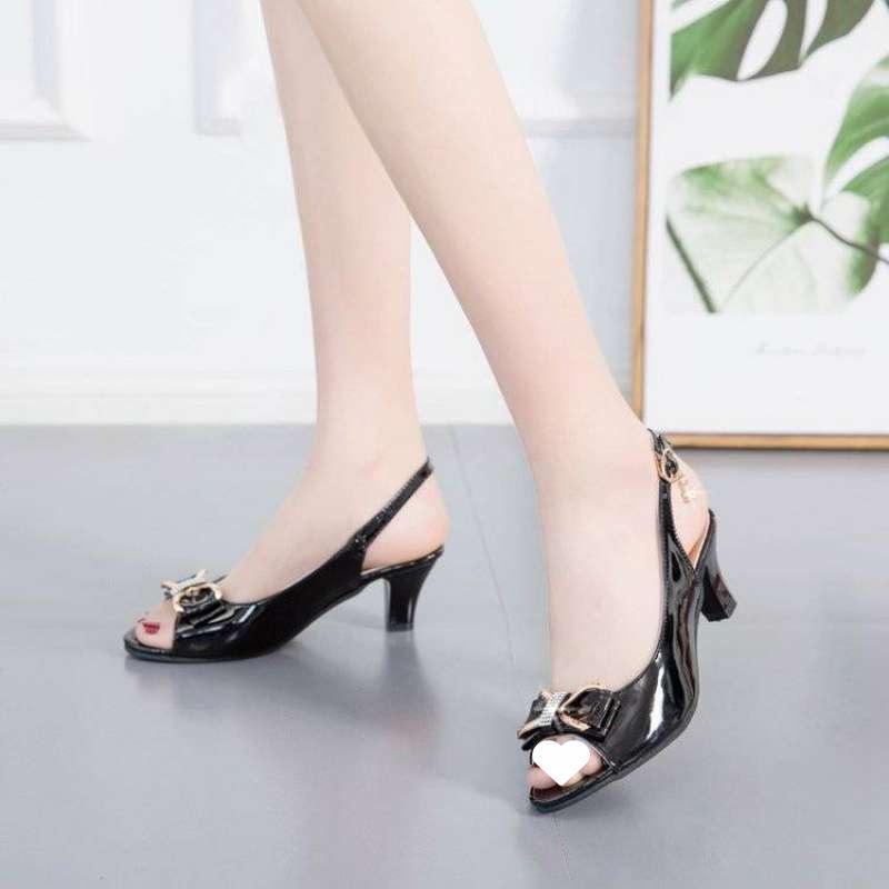 Fish mouth sandals women's thick heel 2025 spring and summer new one-word buckle high heels Korean version versatile medium heel shallow mouth women's