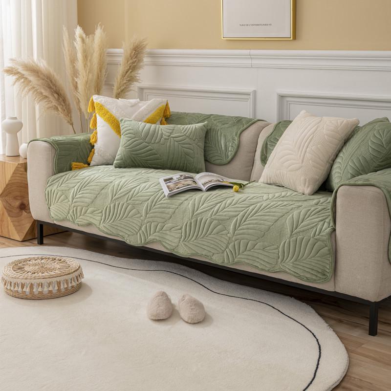

Golden Leaf Milk Velvet Sofa Cushion - Modern Non-Slip Design for Autumn/Winter 45*45 Cushion Cover