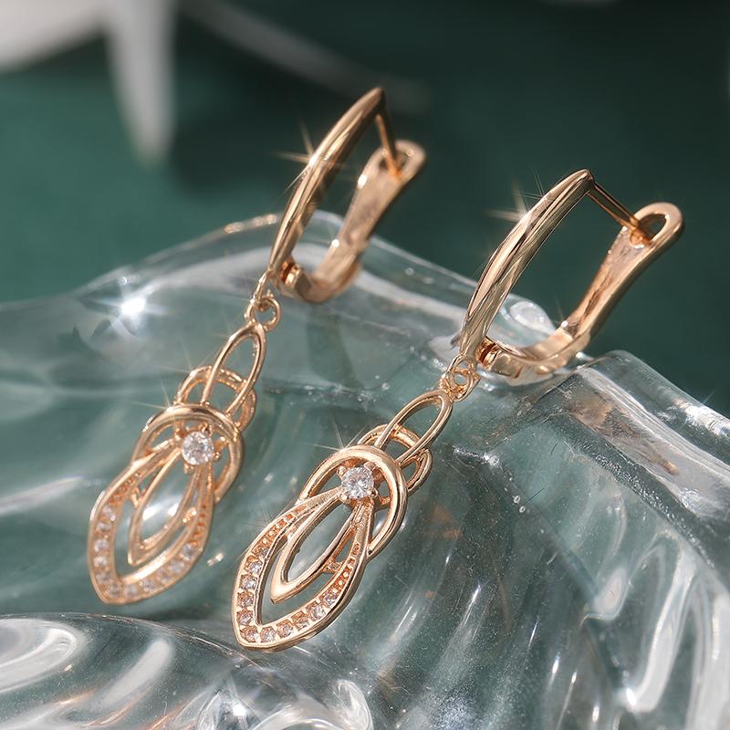 Exquisite Synthetic Zirconia Inlaid Hollowed-out Dangle Earrings Women's Elegant Golden Plated Banquet Pendant Earrings