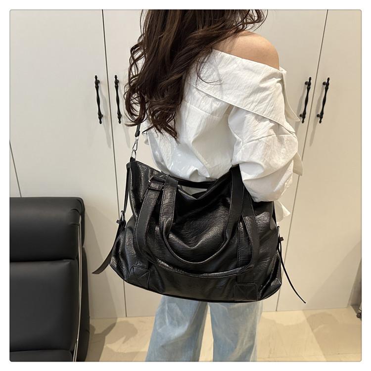 Spacious Faux Leather Tote Bag Zipper Closure Shoulder Handbag for Women