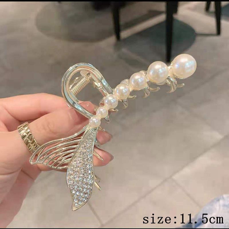 Shark Clip 2022: Fashionable Butterfly Hair Claw, Elegant Large Floral Design for Ponytail and Back of Head Styling