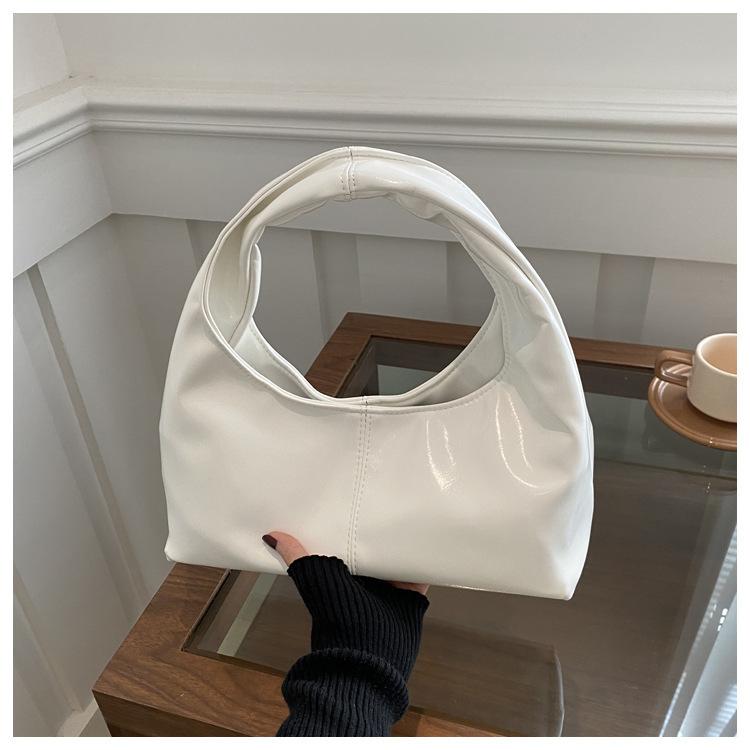 2026 Fashi Popular Large Capacity Retro Commuting Texture Temperament Tote Shoulder Armpit Women's Bag