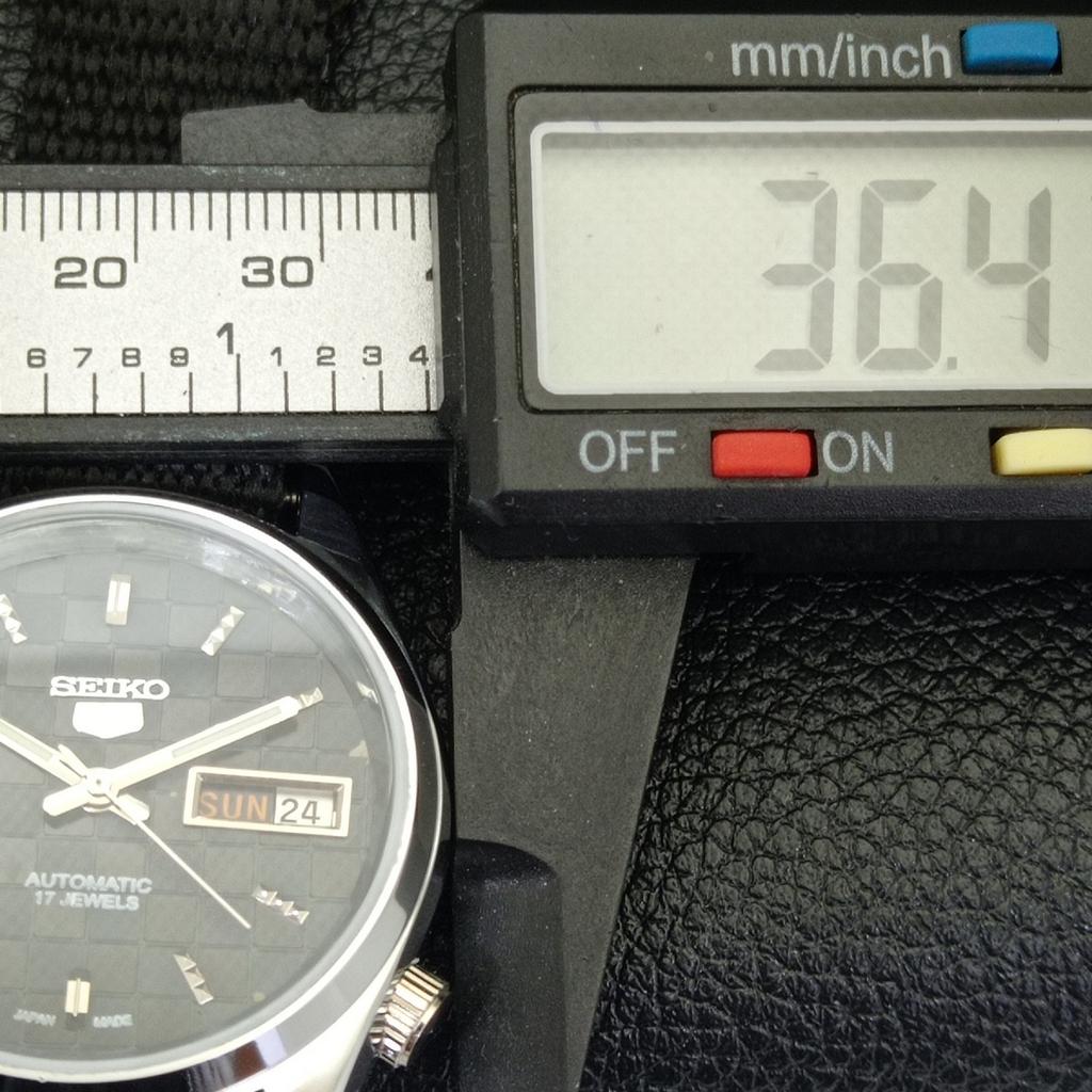 JAPAN VINTAGE SEIKO 5 AUTOMATIC REFURBISHED MENS BLACK DIAL WATCH a440448-9 Sk-a440448-1