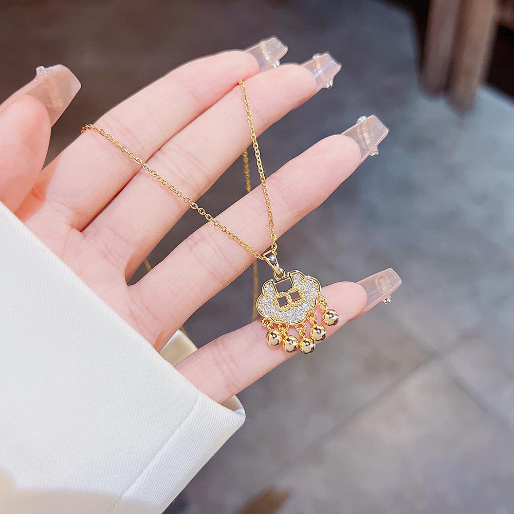 Design en følelse av sikkerhetslås studentanheng 18K gull mote kragebenskjede for å sende barn lykkebringende gaver lang levetid lås halskjede.