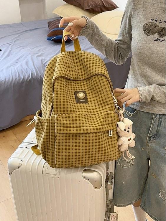 Vintage Plaid Women's Backpack - Lightweight, Versatile, Large-Capacity Bookbag for Commutes and Short Trips
