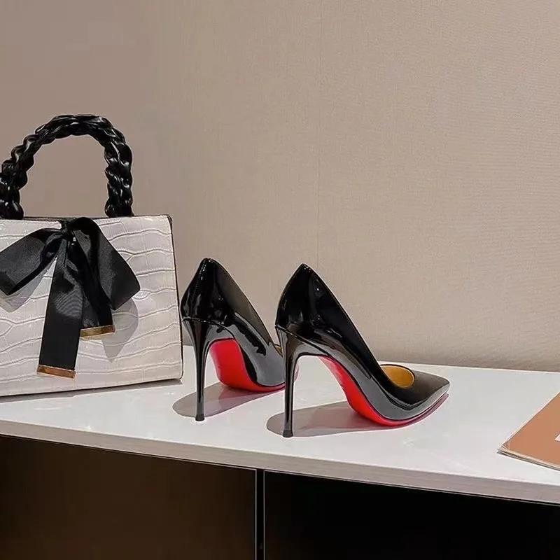 Damesommer Nye PU Sexy Spisse Slip-on Stilettsko Utendørs Lav Utskjæring Komfortable Kontor Bankett Sandaler for Kvinner