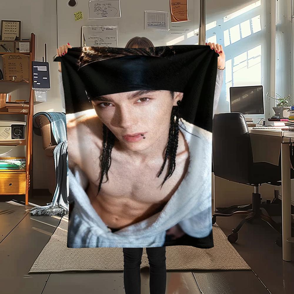 1 Stück Tom Kaulitz Print Flanelldecke, Hohe Qualität, Bequem für alle Jahreszeiten, Heimdekoration, Wärme und Komfort, Perfekt für Weihnachtsgeschenke