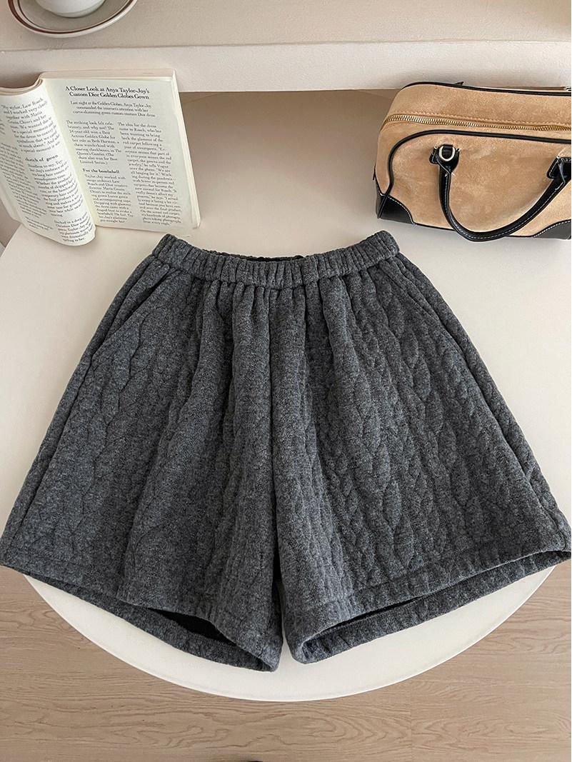 Petite-Friendly High-Waisted Cable Knit Women s A-Line Wide-Leg Shorts with Elastic Waist and Diamond Texture. M